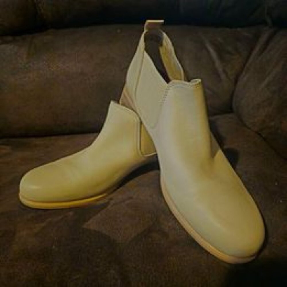 Munro Bedford Booties Size 10 - Cream